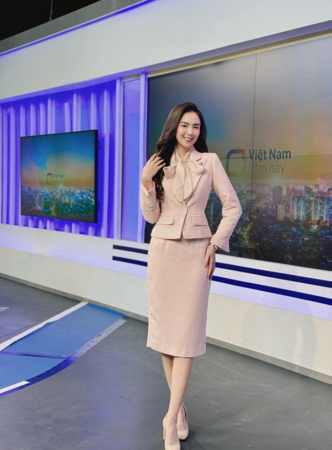 Nhan sắc gợi cảm và cuộc sống sang chảnh, được chồng yêu chiều của Nhan sắc gợi cảm và cuộc sống sang chảnh, được chồng yêu chiều của