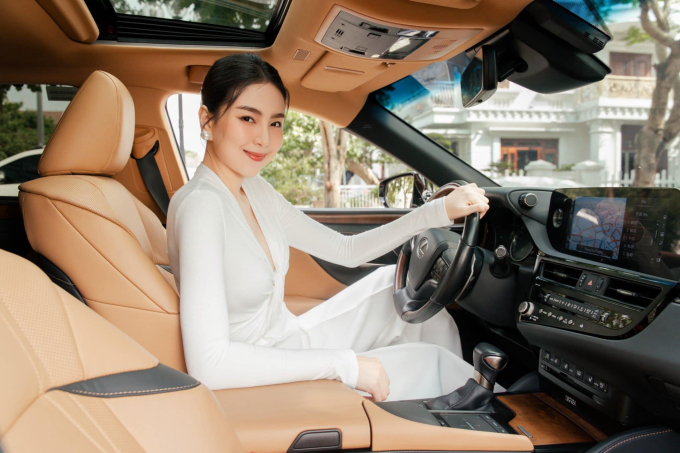Nhan sắc gợi cảm và cuộc sống sang chảnh, được chồng yêu chiều của Nhan sắc gợi cảm và cuộc sống sang chảnh, được chồng yêu chiều của