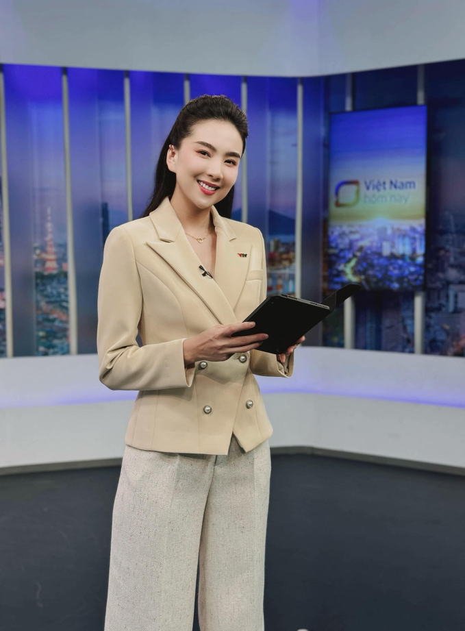 Nhan sắc gợi cảm và cuộc sống sang chảnh, được chồng yêu chiều của Nhan sắc gợi cảm và cuộc sống sang chảnh, được chồng yêu chiều của