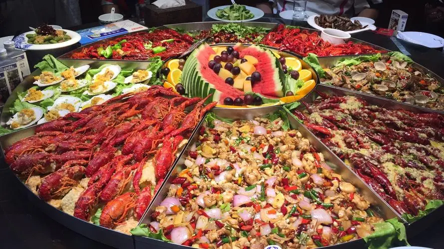 Họp lớp tôi đứng ra mời bữa tối, chẳng ngờ mọi người gọi 10 con tôm hùm lớn, nhìn hóa đơn mà tôi lặng người- Ảnh 3. Họp lớp tôi đứng ra mời bữa tối, chẳng ngờ mọi người gọi 10 con tôm hùm lớn, nhìn hóa đơn mà tôi lặng người- Ảnh 3.