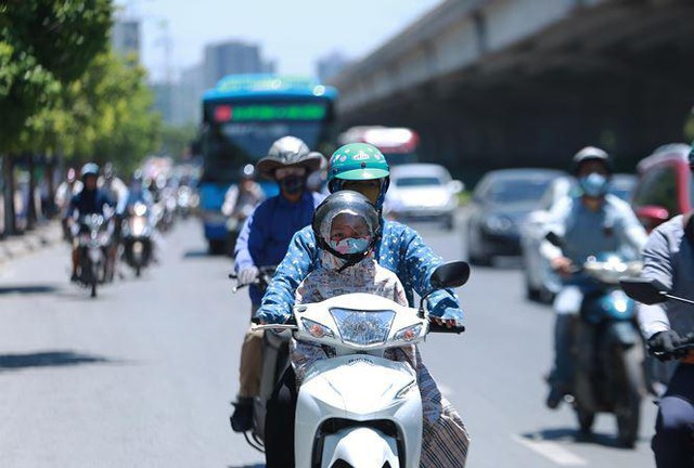 Chuyên gia lý giải nguyên nhân đợt nắng nóng đầu tiên ở miền Bắc đến sớm bất thường- Ảnh 1. Chuyên gia lý giải nguyên nhân đợt nắng nóng đầu tiên ở miền Bắc đến sớm bất thường- Ảnh 1.