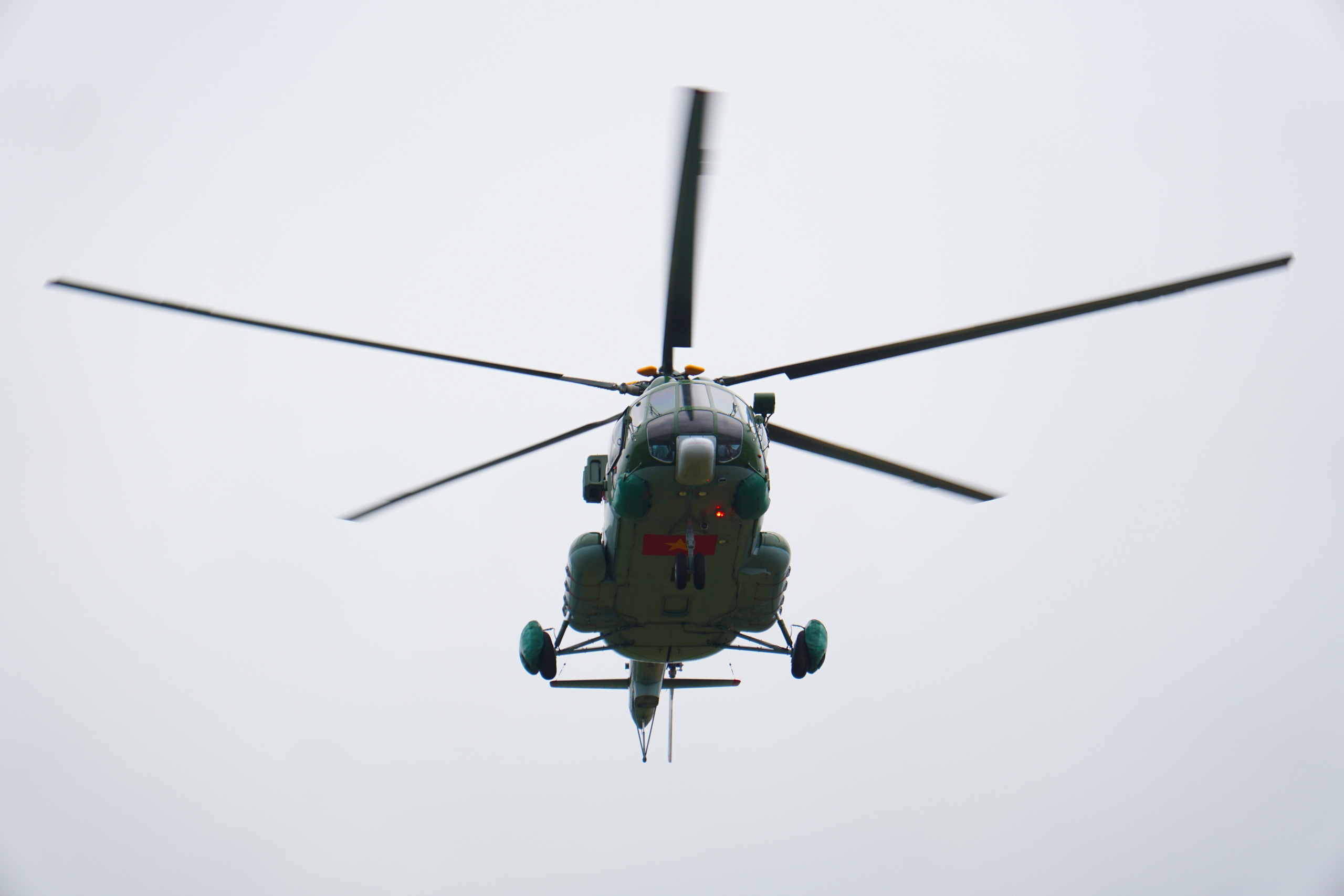 Tự hào về hình ảnh đặc biệt của biên đội 9 trực thăng xuất hiện trên bầu trời 2 sân bay Hà Nội- Ảnh 14.