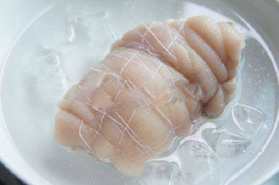 Nhiều người luộc thịt thường buộc chặt một sợi chỉ bên ngoài miếng thịt, mục đích thật sự là gì?- Ảnh 5. Nhiều người luộc thịt thường buộc chặt một sợi chỉ bên ngoài miếng thịt, mục đích thật sự là gì?- Ảnh 5.