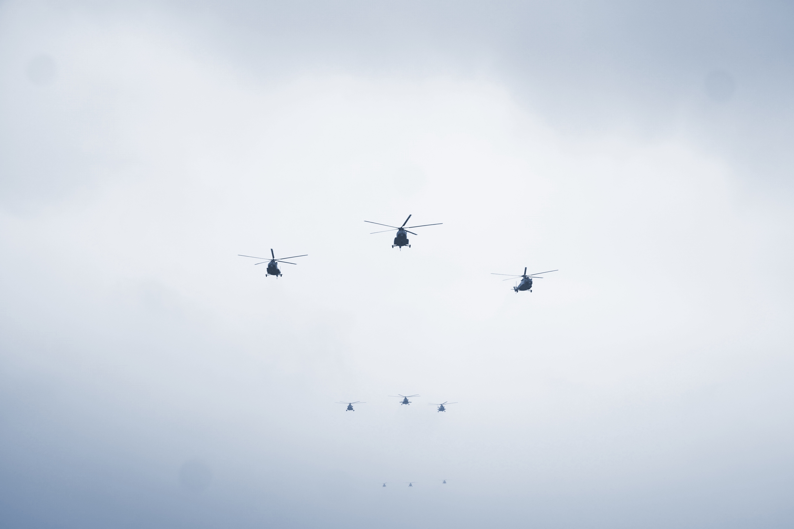 Tự hào về hình ảnh đặc biệt của biên đội 9 trực thăng xuất hiện trên bầu trời 2 sân bay Hà Nội- Ảnh 13. Tự hào về hình ảnh đặc biệt của biên đội 9 trực thăng xuất hiện trên bầu trời 2 sân bay Hà Nội- Ảnh 13.