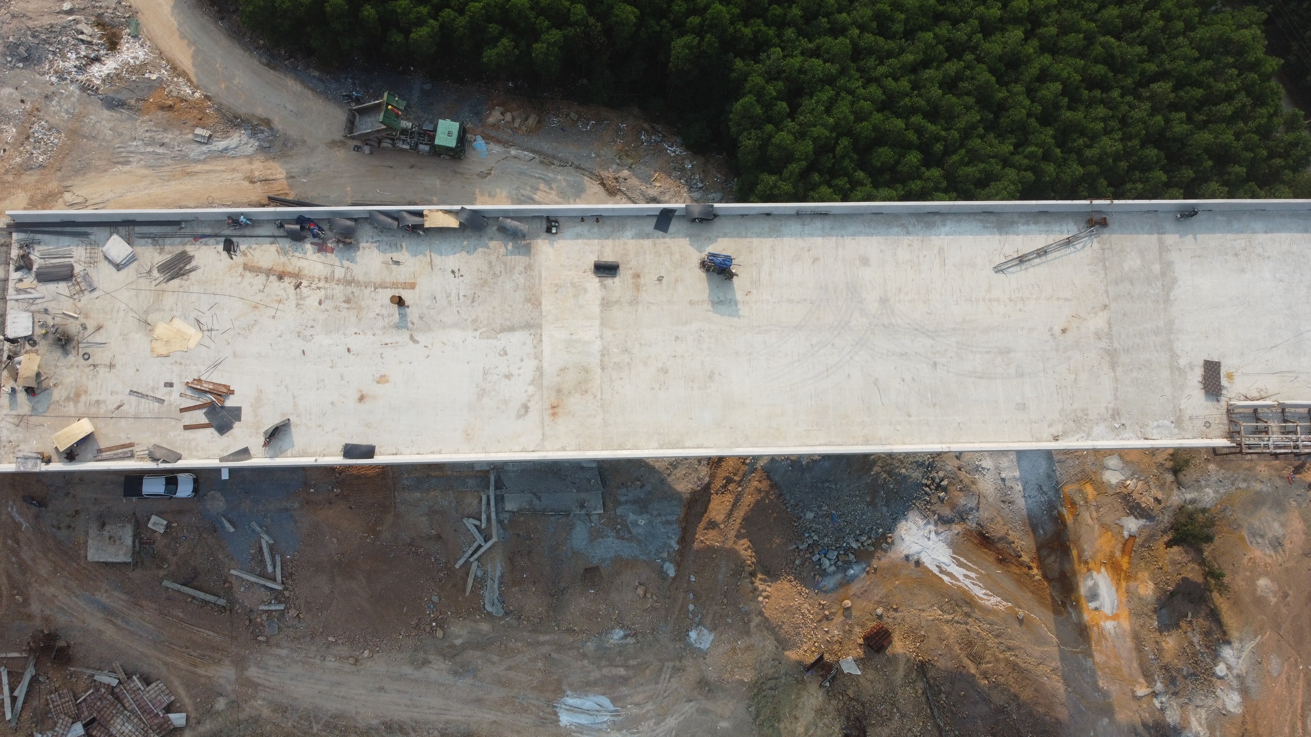 Quang cảnh hùng vĩ trên cao tốc Bắc - Nam hơn 11.000 tỷ đồng với 5 cầu Quang cảnh hùng vĩ trên cao tốc Bắc - Nam hơn 11.000 tỷ đồng với 5 cầu