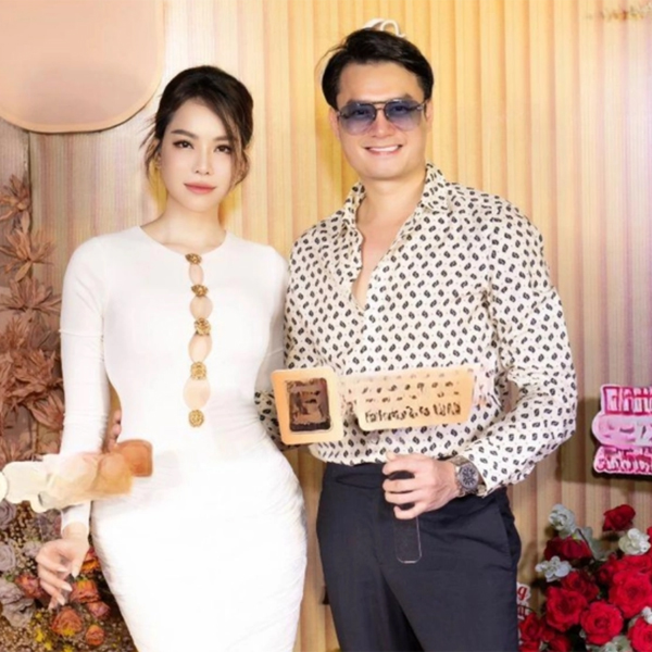 Bạn trai kém 14 tuổi nói gì với Trương Ngọc Ánh khi cô bức xúc trước tin đồn chia tay vì Bạn trai kém 14 tuổi nói gì với Trương Ngọc Ánh khi cô bức xúc trước tin đồn chia tay vì