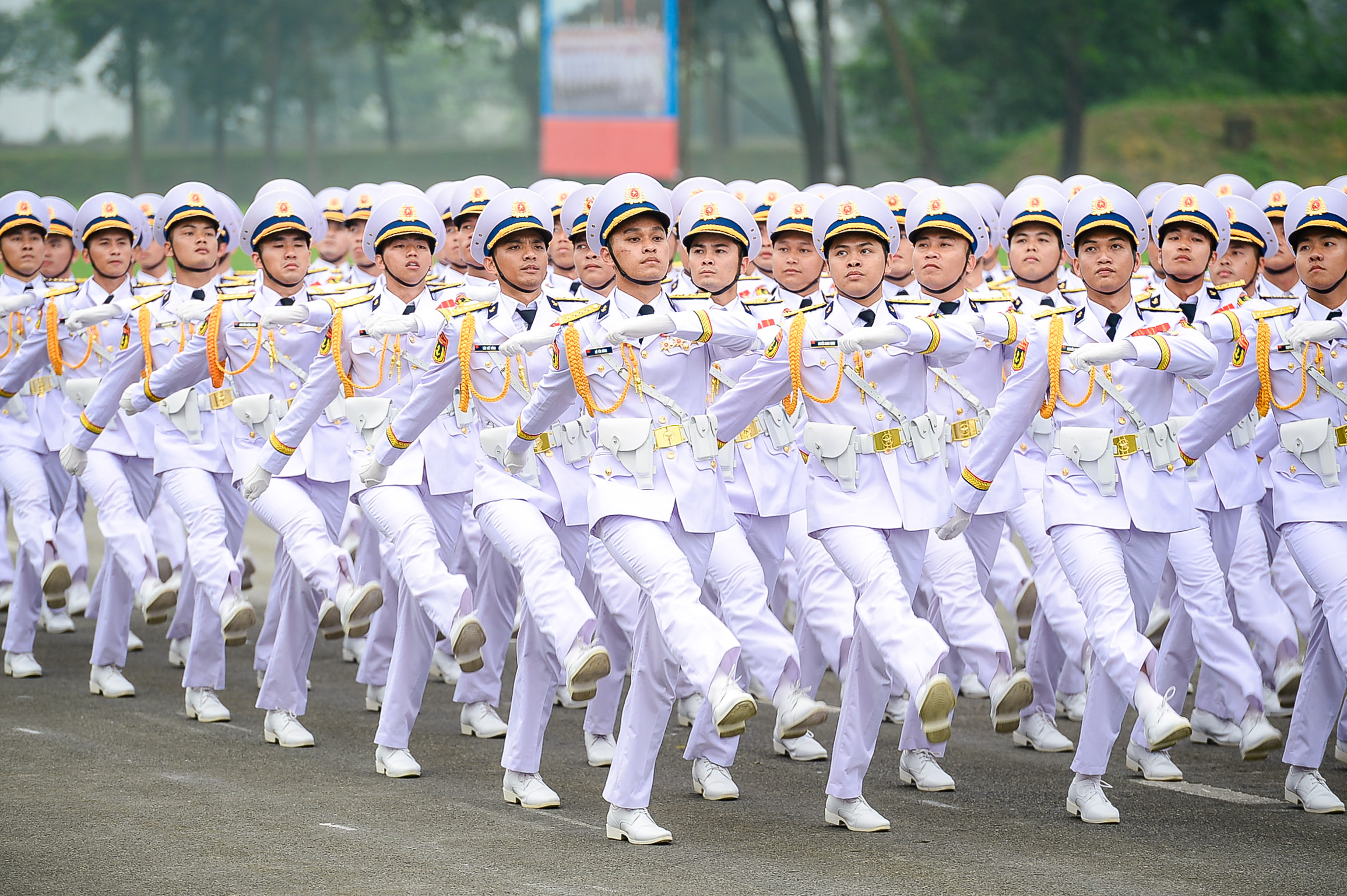 Màn bắn 21 loạt đại bác và 6 trực thăng bay diễu hành trong lễ tổng duyệt 70 năm chiến thắng Điện Biên Phủ- Ảnh 13.