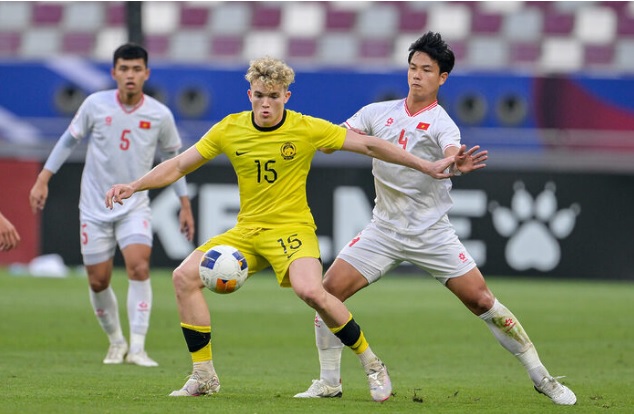 Báo Malaysia: “U23 Việt Nam quá vượt trội, cầu thủ Malaysia nên dọn dẹp hành lý để về nhà sớm”- Ảnh 1. Báo Malaysia: “U23 Việt Nam quá vượt trội, cầu thủ Malaysia nên dọn dẹp hành lý để về nhà sớm”- Ảnh 1.