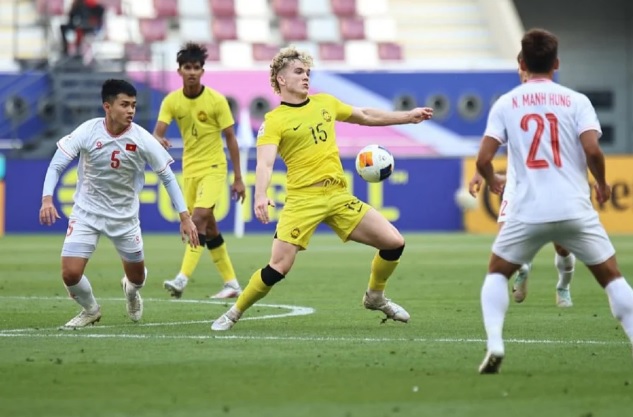 Báo Malaysia: “U23 Việt Nam quá vượt trội, cầu thủ Malaysia nên dọn dẹp hành lý để về nhà sớm”- Ảnh 2. Báo Malaysia: “U23 Việt Nam quá vượt trội, cầu thủ Malaysia nên dọn dẹp hành lý để về nhà sớm”- Ảnh 2.