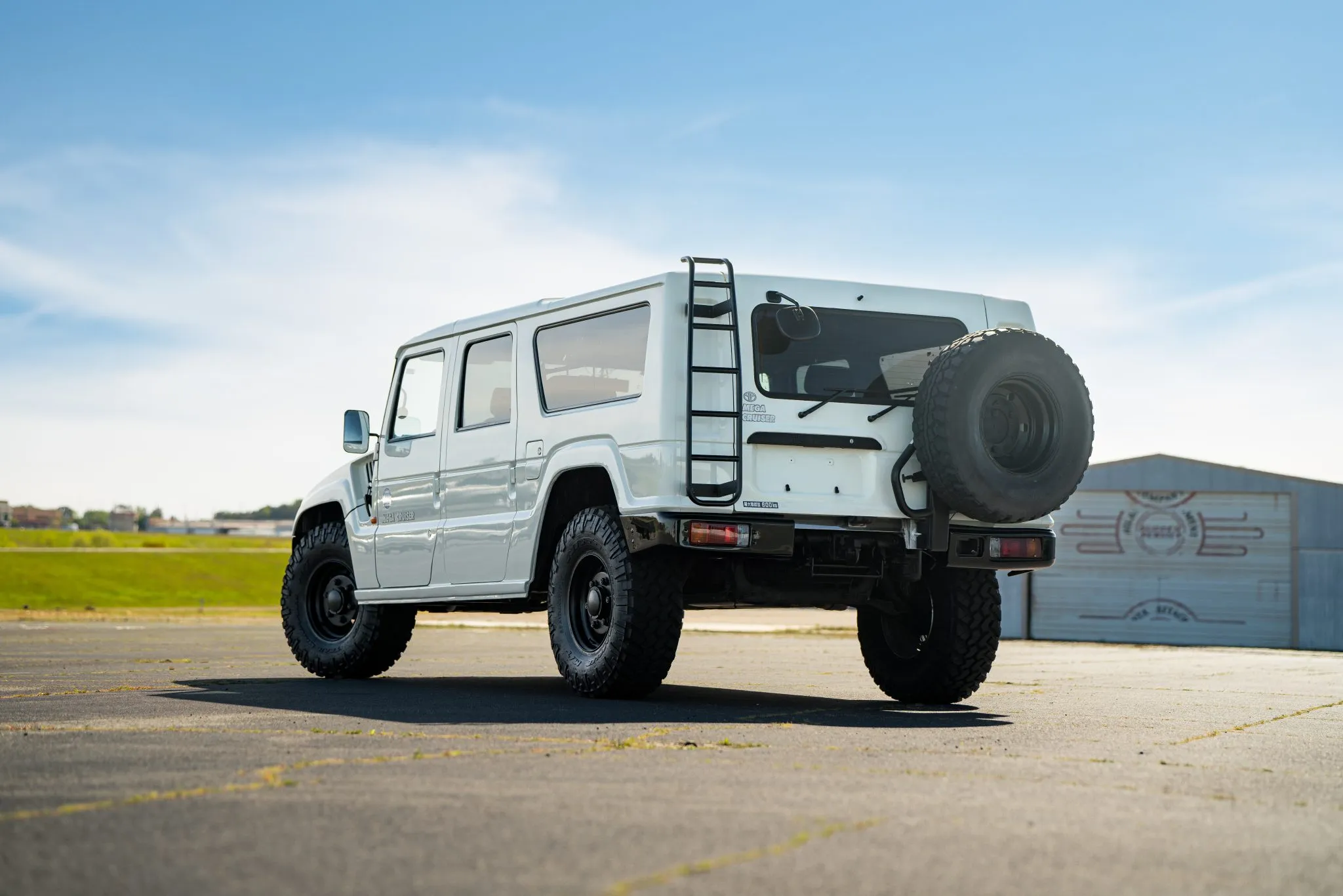 Xe Toyota không phải ai cũng biết: Trông như Hummer, ăn dầu như uống nước lã nhưng được săn lùng gắt gao- Ảnh 2. Xe Toyota không phải ai cũng biết: Trông như Hummer, ăn dầu như uống nước lã nhưng được săn lùng gắt gao- Ảnh 2.