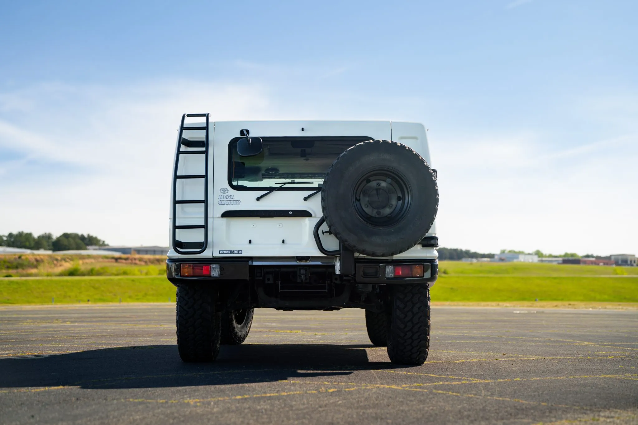 Xe Toyota không phải ai cũng biết: Trông như Hummer, ăn dầu như uống nước lã nhưng được săn lùng gắt gao- Ảnh 3. Xe Toyota không phải ai cũng biết: Trông như Hummer, ăn dầu như uống nước lã nhưng được săn lùng gắt gao- Ảnh 3.