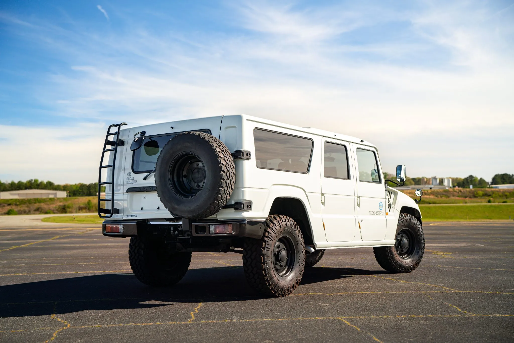 Xe Toyota không phải ai cũng biết: Trông như Hummer, ăn dầu như uống nước lã nhưng được săn lùng gắt gao- Ảnh 4.