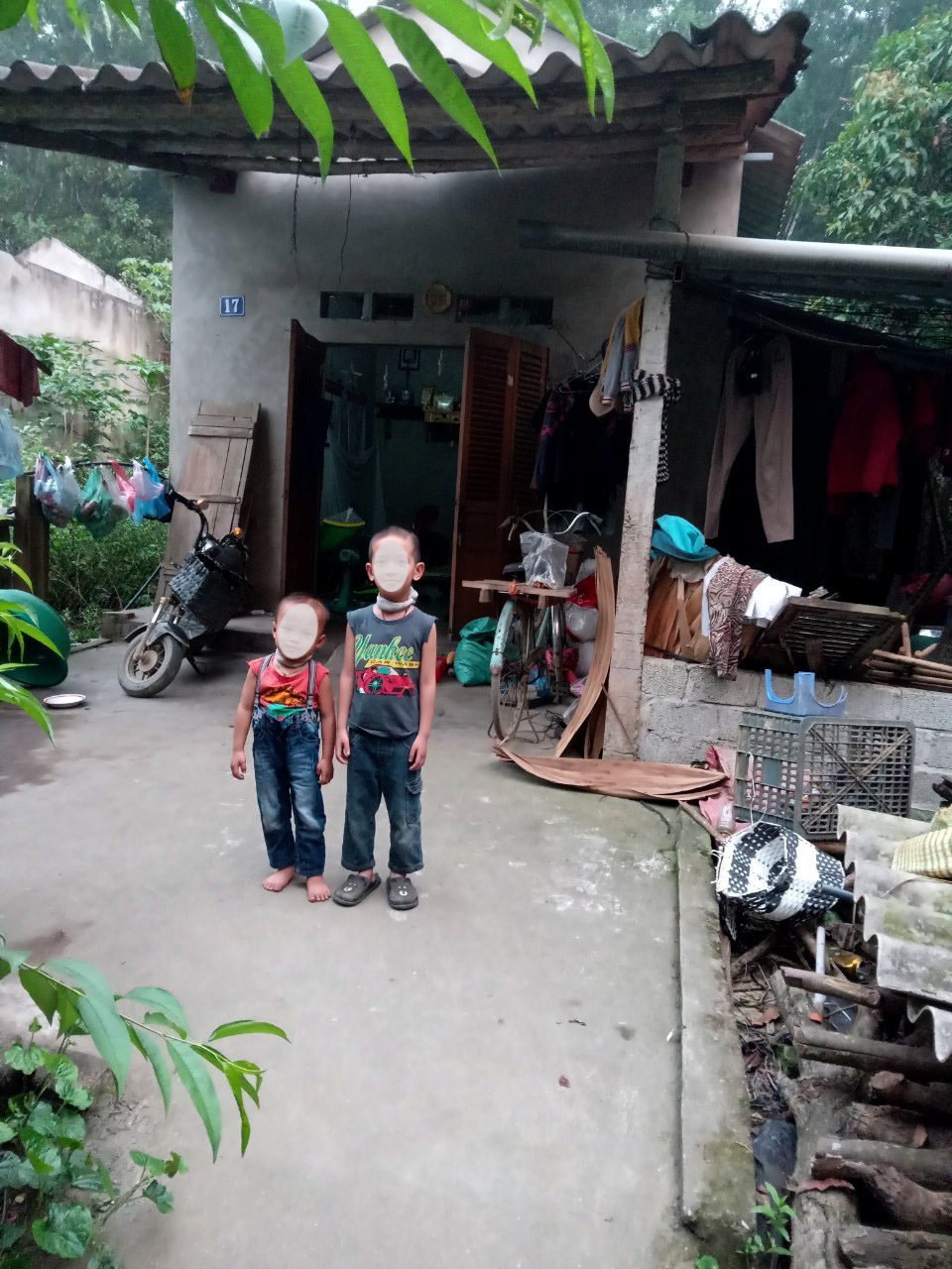 Mẹ già bị ung thư canh cánh nỗi lo vì con gái khuyết tật và hai cháu ngoại nhỏ dại- Ảnh 7. Mẹ già bị ung thư canh cánh nỗi lo vì con gái khuyết tật và hai cháu ngoại nhỏ dại- Ảnh 7.