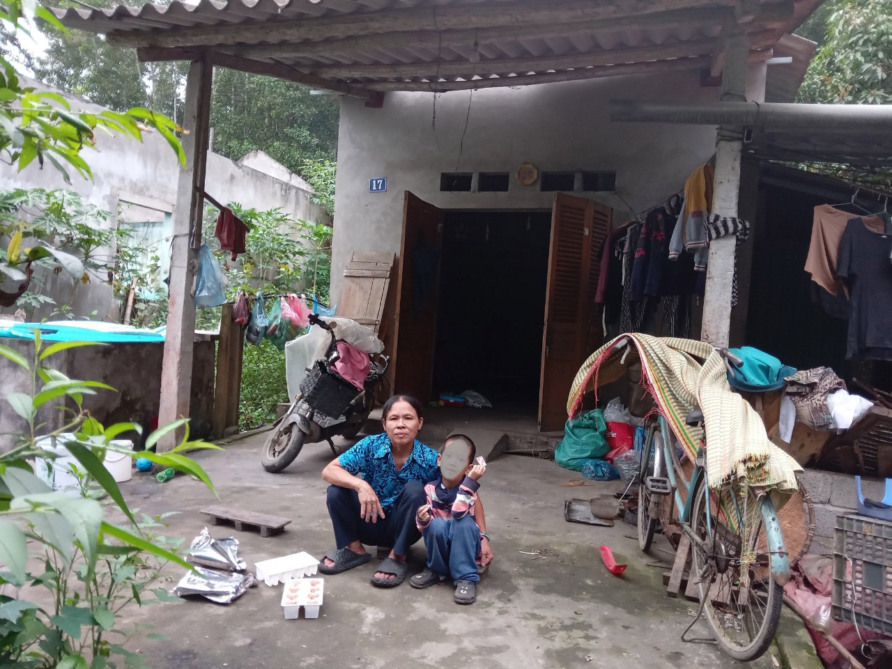 Mẹ già bị ung thư canh cánh nỗi lo vì con gái khuyết tật và hai cháu ngoại nhỏ dại- Ảnh 9. Mẹ già bị ung thư canh cánh nỗi lo vì con gái khuyết tật và hai cháu ngoại nhỏ dại- Ảnh 9.