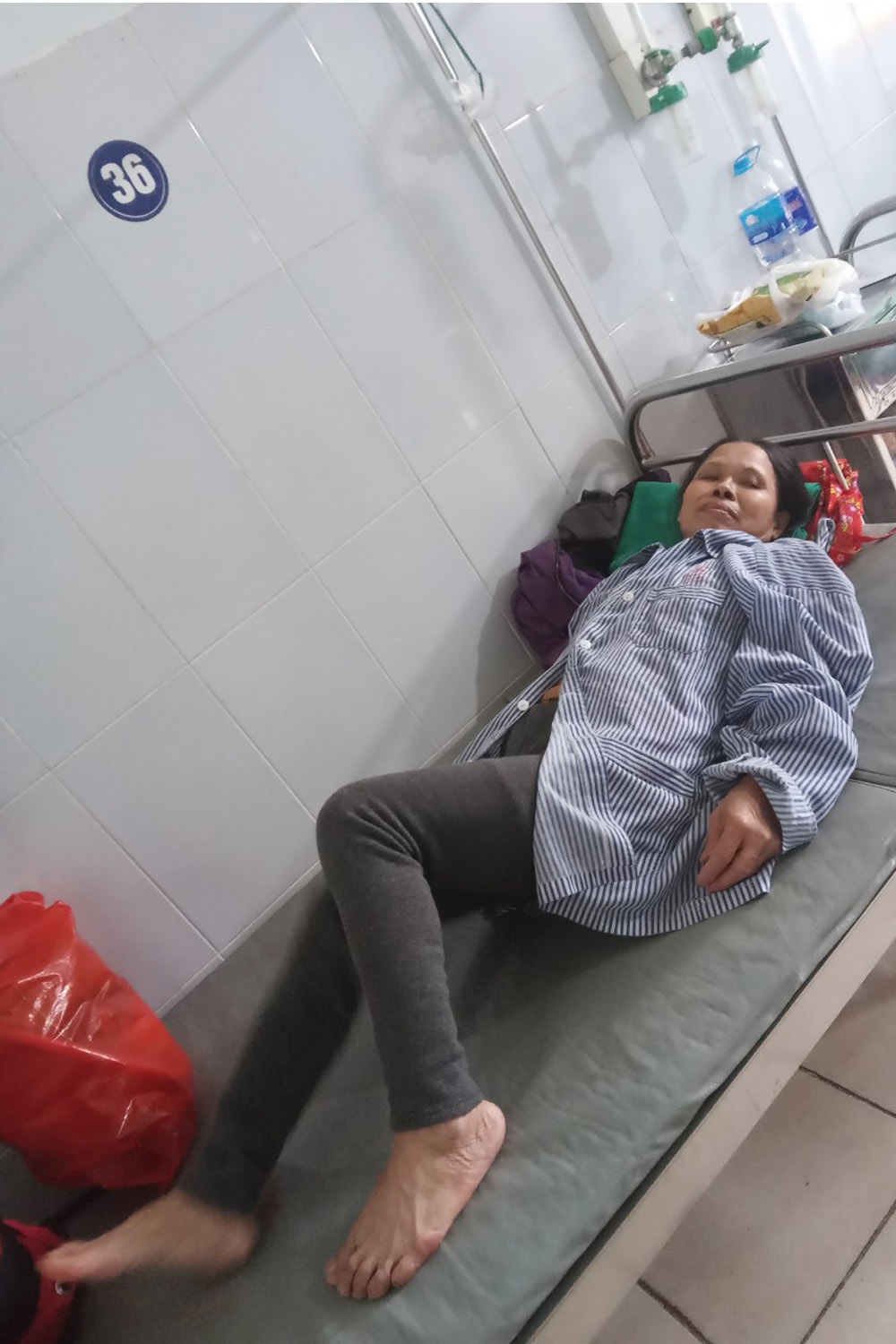 Mẹ già bị ung thư canh cánh nỗi lo vì con gái khuyết tật và hai cháu ngoại nhỏ dại- Ảnh 2. Mẹ già bị ung thư canh cánh nỗi lo vì con gái khuyết tật và hai cháu ngoại nhỏ dại- Ảnh 2.