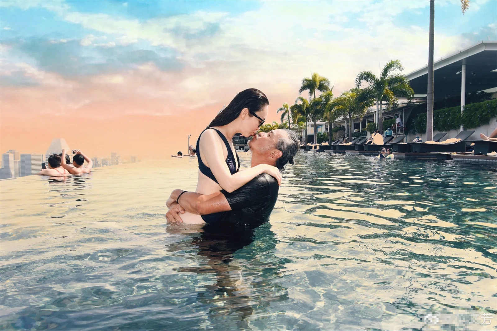 Dương Quá - Tiểu Long Nữ đẹp nhất màn ảnh: Chồng tóc bạc trắng, vợ vẫn trẻ đẹp, 25 năm yêu như cổ tích- Ảnh 7. Dương Quá - Tiểu Long Nữ đẹp nhất màn ảnh: Chồng tóc bạc trắng, vợ vẫn trẻ đẹp, 25 năm yêu như cổ tích- Ảnh 7.