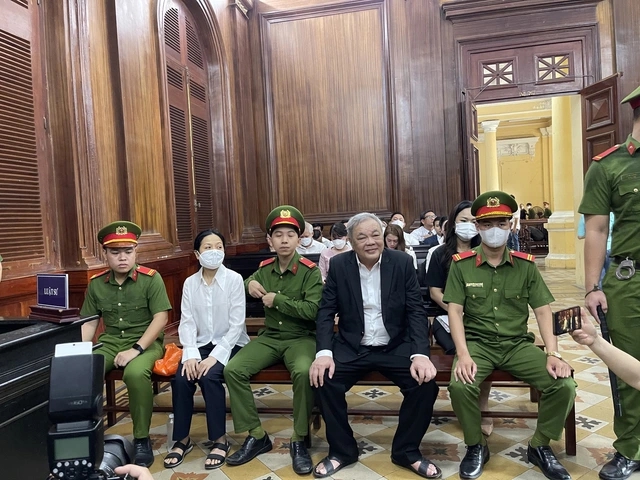 Nữ đại gia BĐS từng quỳ trước mặt con gái Dr Thanh hiện đang làm ăn ra sao?- Ảnh 1. Nữ đại gia BĐS từng quỳ trước mặt con gái Dr Thanh hiện đang làm ăn ra sao?- Ảnh 1.