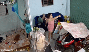 Sập trần nhà trọ ở Hà Đông, bà mẹ kể lại phút kinh hoàng: 21 giây gồng mình che cho con- Ảnh 1. Sập trần nhà trọ ở Hà Đông, bà mẹ kể lại phút kinh hoàng: 21 giây gồng mình che cho con- Ảnh 1.