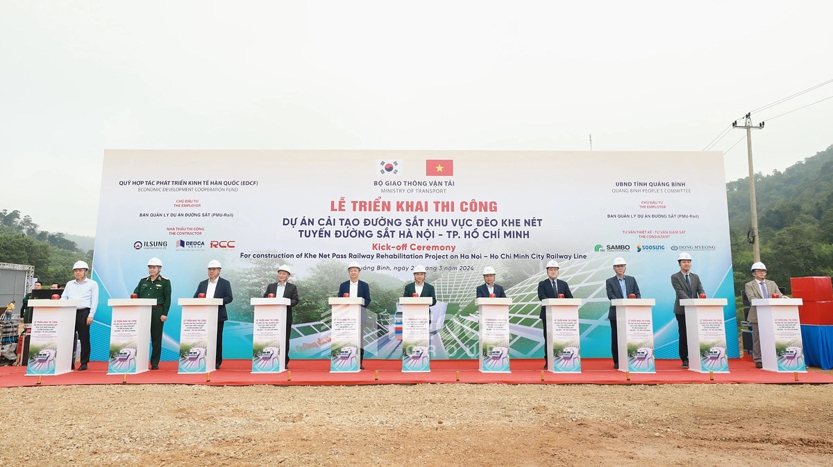 Rót 2000 tỷ đồng 'nắn thẳng' cung đường sắt đẹp nhất thế giới bằng hầm xuyên núi ở tỉnh hẹp nhất Việt Nam- Ảnh 1. Rót 2000 tỷ đồng 'nắn thẳng' cung đường sắt đẹp nhất thế giới bằng hầm xuyên núi ở tỉnh hẹp nhất Việt Nam- Ảnh 1.