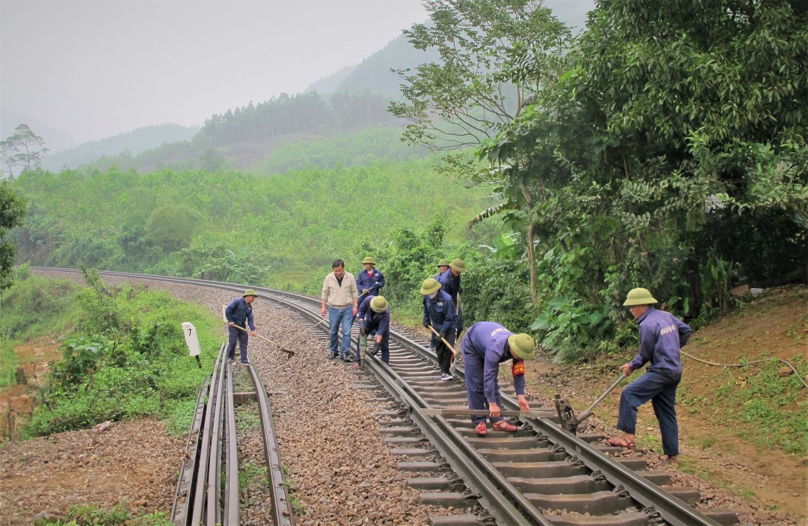 Rót 2000 tỷ đồng 'nắn thẳng' cung đường sắt đẹp nhất thế giới bằng hầm xuyên núi ở tỉnh hẹp nhất Việt Nam- Ảnh 4. Rót 2000 tỷ đồng 'nắn thẳng' cung đường sắt đẹp nhất thế giới bằng hầm xuyên núi ở tỉnh hẹp nhất Việt Nam- Ảnh 4.