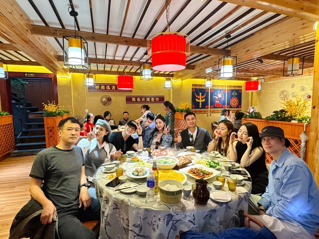 Nam NSƯT hôn nhiều nhất màn ảnh VTV: 2 lần hôn nhân tan vỡ, hẹn hò với một Nam NSƯT hôn nhiều nhất màn ảnh VTV: 2 lần hôn nhân tan vỡ, hẹn hò với một