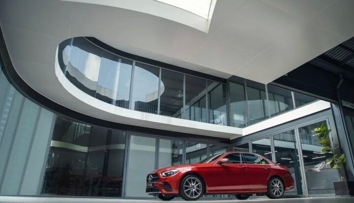 'Lướt' xe liền tay mất ngay 1 tỷ: Vì sao những chiếc xe như Mercedes Benz lại có số phận như vậy?- Ảnh 1. 'Lướt' xe liền tay mất ngay 1 tỷ: Vì sao những chiếc xe như Mercedes Benz lại có số phận như vậy?- Ảnh 1.