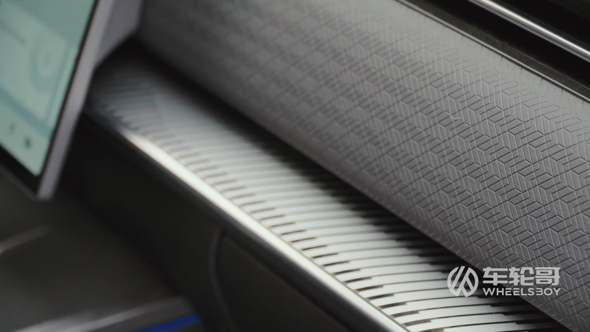 Lái thử xe 400 triệu của tập đoàn rót 20.000 tỷ vào Việt Nam xây nhà máy ô tô: 'Tiền ít thịt nhiều'?- Ảnh 9. Lái thử xe 400 triệu của tập đoàn rót 20.000 tỷ vào Việt Nam xây nhà máy ô tô: 'Tiền ít thịt nhiều'?- Ảnh 9.