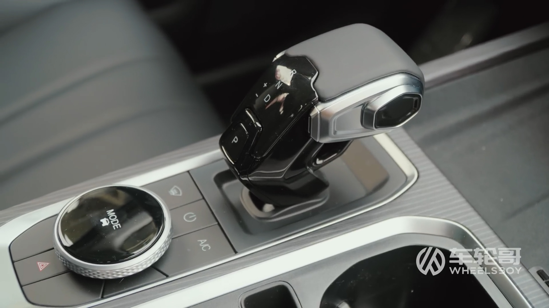 Lái thử xe 400 triệu của tập đoàn rót 20.000 tỷ vào Việt Nam xây nhà máy ô tô: 'Tiền ít thịt nhiều'?- Ảnh 24.