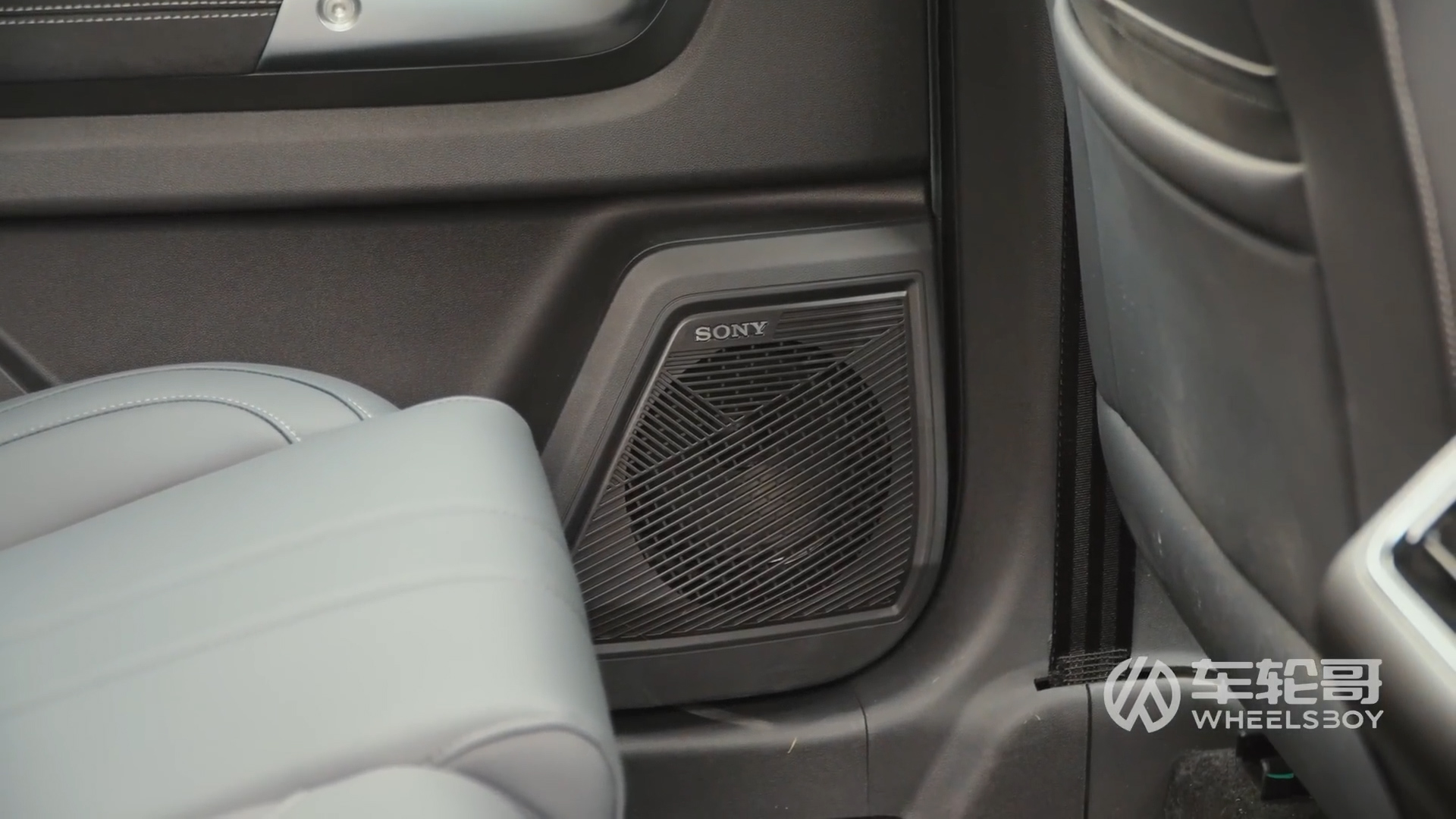 Lái thử xe 400 triệu của tập đoàn rót 20.000 tỷ vào Việt Nam xây nhà máy ô tô: 'Tiền ít thịt nhiều'?- Ảnh 26. Lái thử xe 400 triệu của tập đoàn rót 20.000 tỷ vào Việt Nam xây nhà máy ô tô: 'Tiền ít thịt nhiều'?- Ảnh 26.