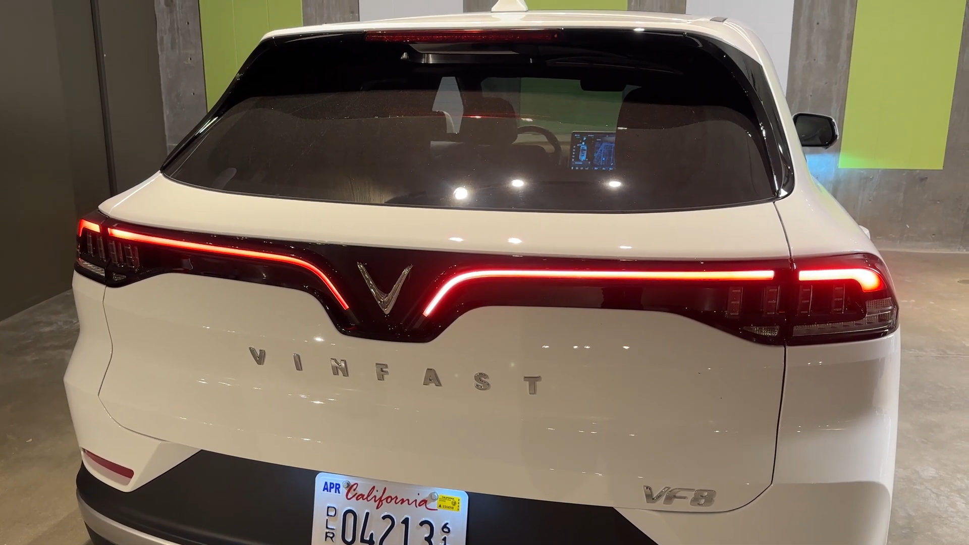 Youtuber gần 5 triệu lượt theo dõi lái VF 8 rồi 'chốt': Hyundai, KIA có khởi đầu tệ, VinFast làm tốt hơn- Ảnh 3. Youtuber gần 5 triệu lượt theo dõi lái VF 8 rồi 'chốt': Hyundai, KIA có khởi đầu tệ, VinFast làm tốt hơn- Ảnh 3.