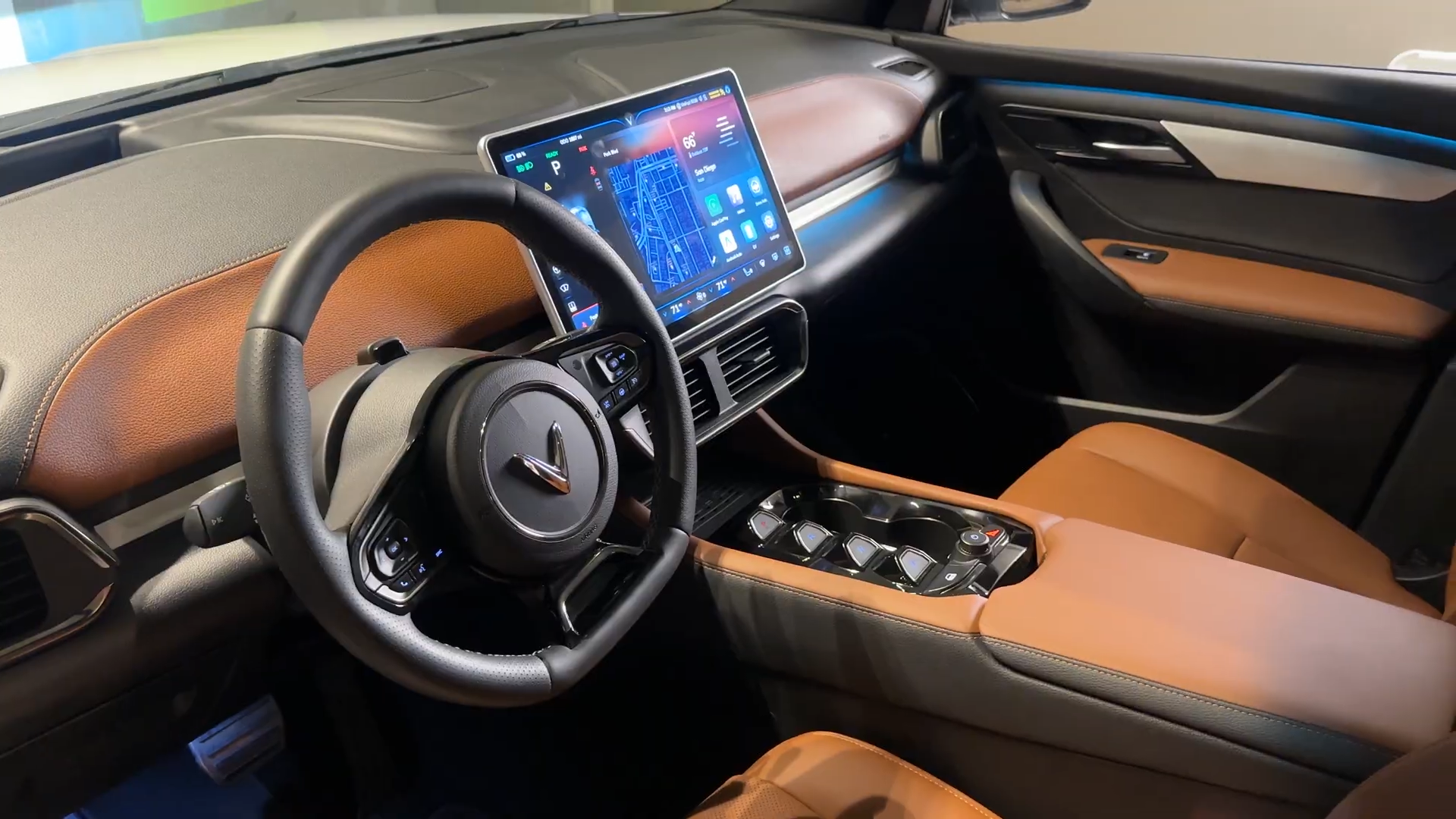 Youtuber gần 5 triệu lượt theo dõi lái VF 8 rồi 'chốt': Hyundai, KIA có khởi đầu tệ, VinFast làm tốt hơn- Ảnh 6. Youtuber gần 5 triệu lượt theo dõi lái VF 8 rồi 'chốt': Hyundai, KIA có khởi đầu tệ, VinFast làm tốt hơn- Ảnh 6.