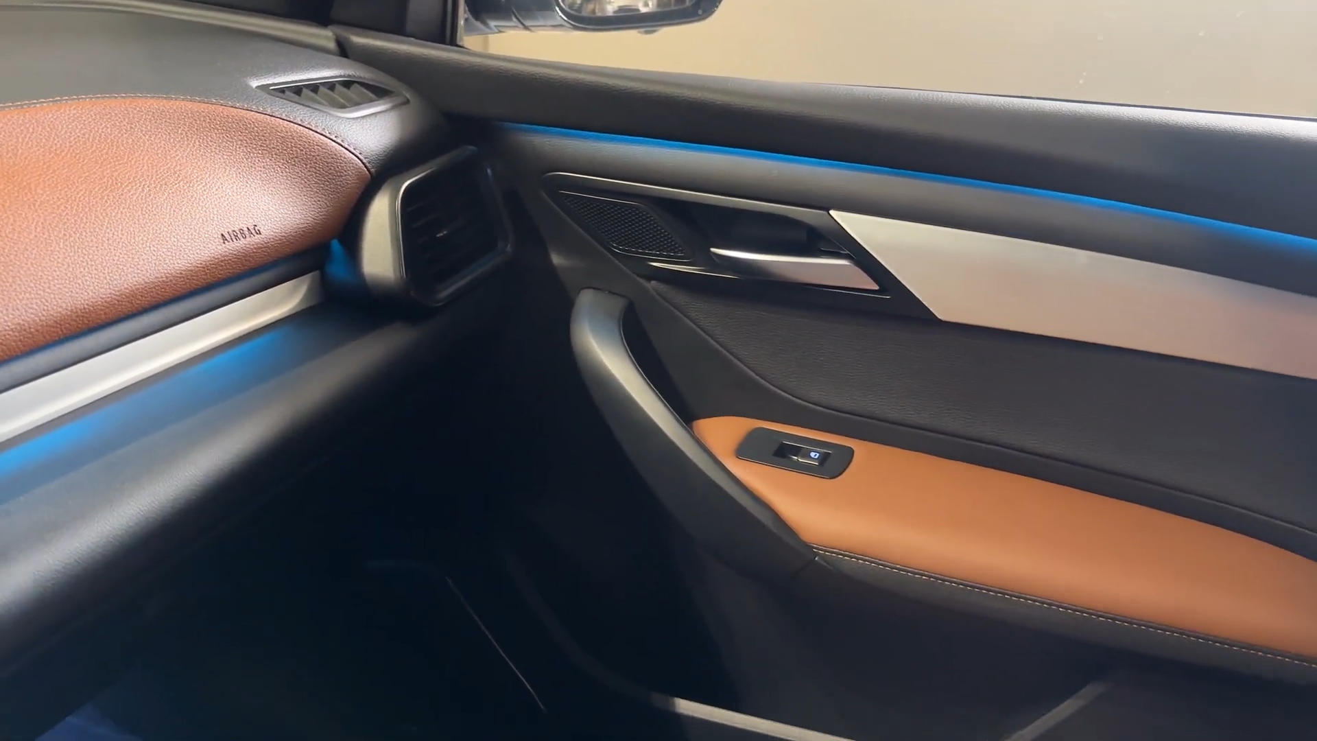 Youtuber gần 5 triệu lượt theo dõi lái VF 8 rồi 'chốt': Hyundai, KIA có khởi đầu tệ, VinFast làm tốt hơn- Ảnh 7. Youtuber gần 5 triệu lượt theo dõi lái VF 8 rồi 'chốt': Hyundai, KIA có khởi đầu tệ, VinFast làm tốt hơn- Ảnh 7.