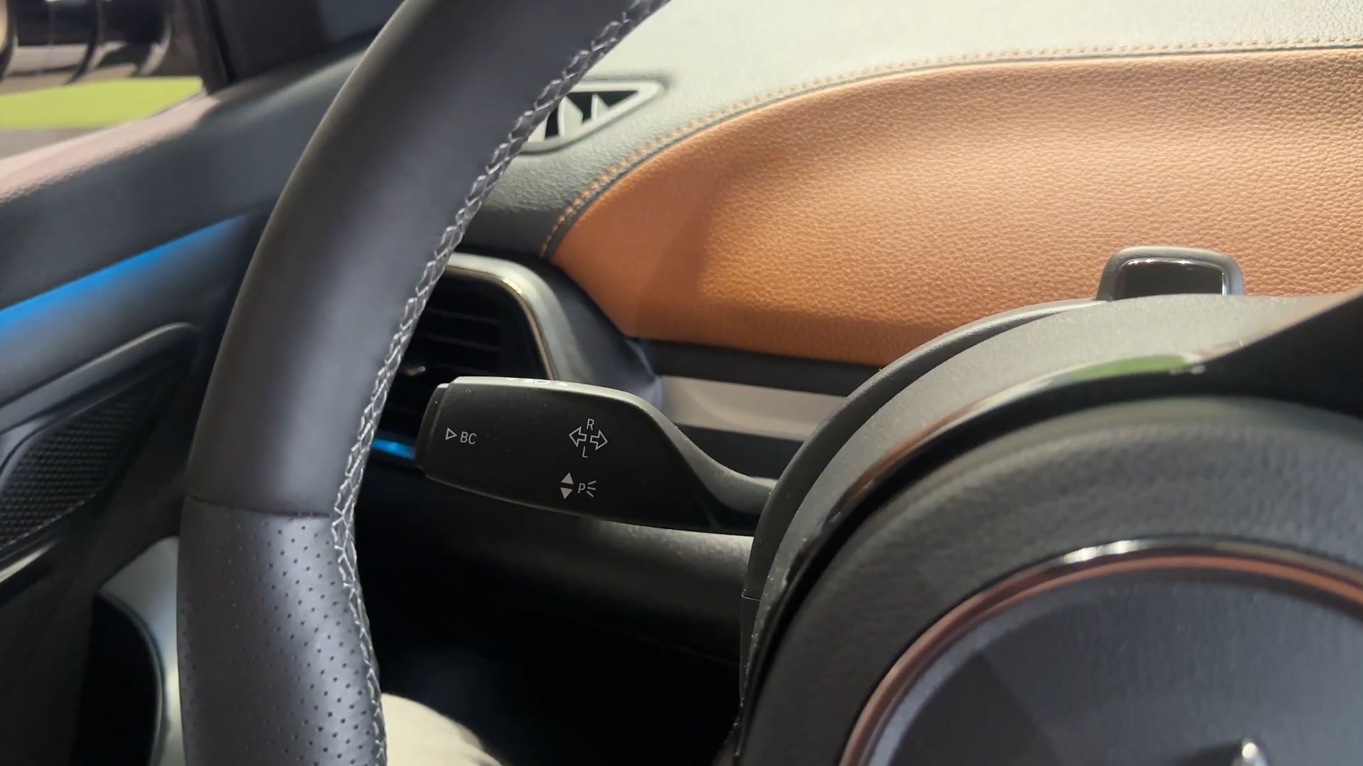 Youtuber gần 5 triệu lượt theo dõi lái VF 8 rồi 'chốt': Hyundai, KIA có khởi đầu tệ, VinFast làm tốt hơn- Ảnh 10. Youtuber gần 5 triệu lượt theo dõi lái VF 8 rồi 'chốt': Hyundai, KIA có khởi đầu tệ, VinFast làm tốt hơn- Ảnh 10.