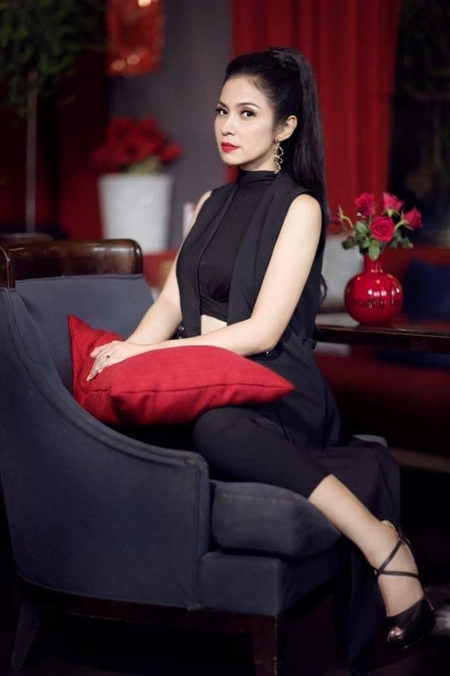 "Đệ nhất mỹ nhân" Việt Trinh: Lụy tình, yêu chết đi sống lại nhưng đời sóng gió, tuổi 52 không kết hôn - Ảnh 5. "Đệ nhất mỹ nhân" Việt Trinh: Lụy tình, yêu chết đi sống lại nhưng đời sóng gió, tuổi 52 không kết hôn - Ảnh 5.