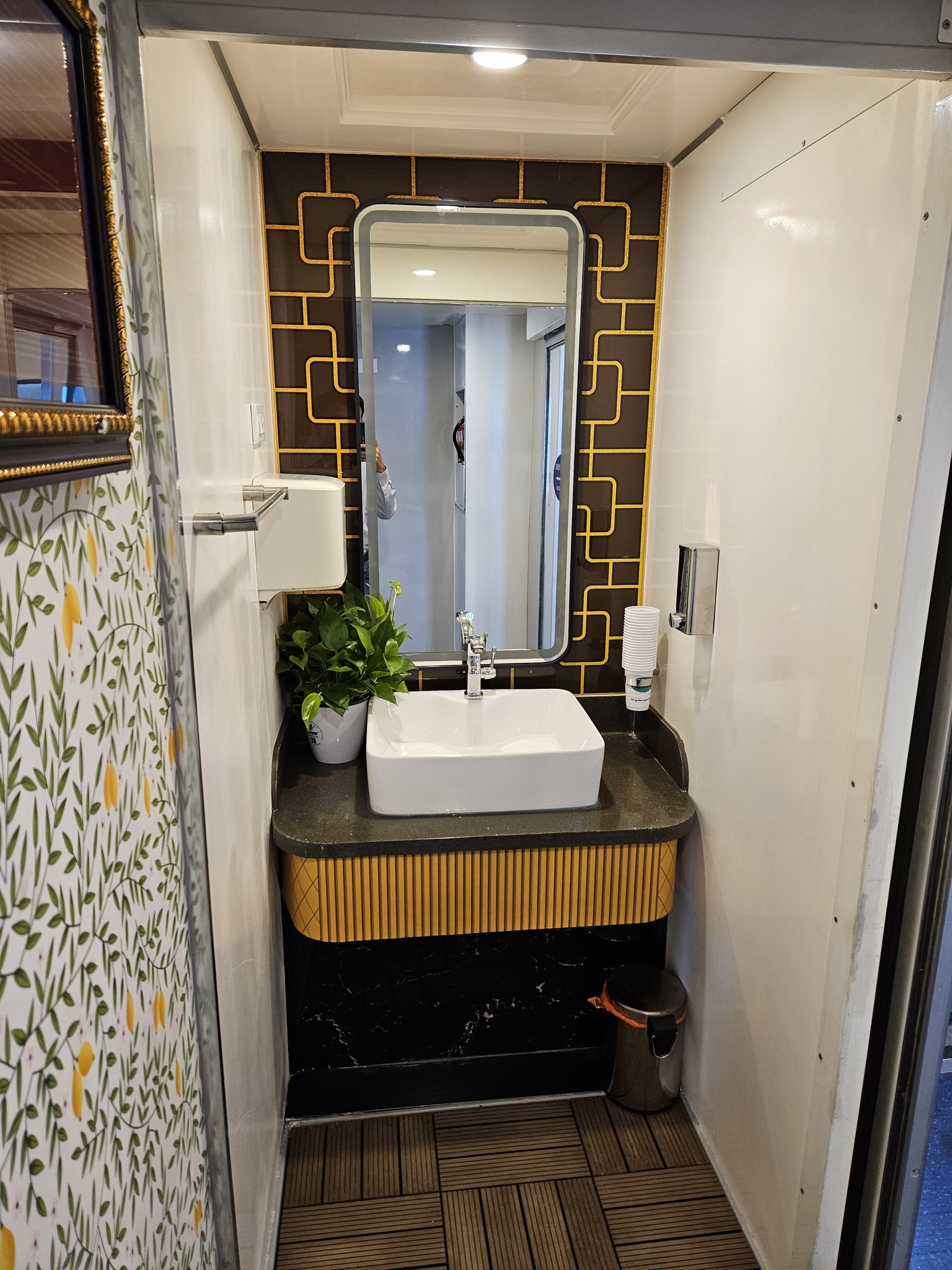 Khám phá tàu Khám phá tàu