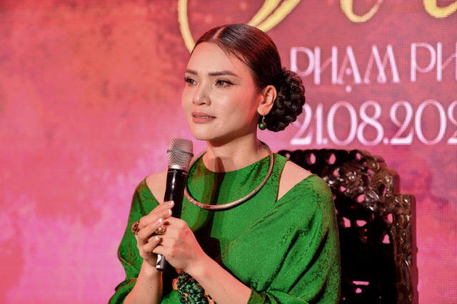 Nữ NSND tuổi 42 sau 2 lần đổ vỡ hôn nhân: Đã có bạn trai, tính lương thiện, cần là có mặt ở biệt phủ 8000m2- Ảnh 2. Nữ NSND tuổi 42 sau 2 lần đổ vỡ hôn nhân: Đã có bạn trai, tính lương thiện, cần là có mặt ở biệt phủ 8000m2- Ảnh 2.