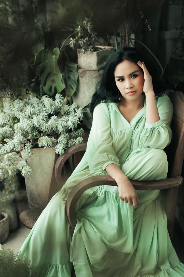 Nữ ca sĩ Việt đình đám bị người lạ đánh tráo khi chào đời, giờ trở thành diva, NSND, xinh đẹp rực rỡ- Ảnh 1. Nữ ca sĩ Việt đình đám bị người lạ đánh tráo khi chào đời, giờ trở thành diva, NSND, xinh đẹp rực rỡ- Ảnh 1.