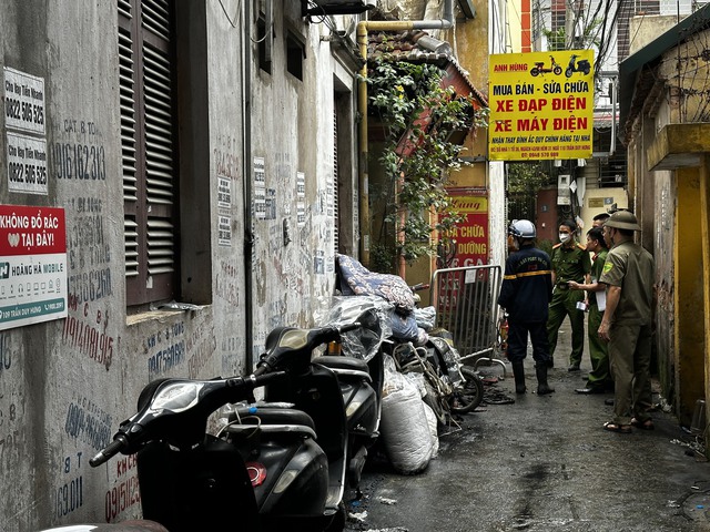 Thủ tướng yêu cầu khẩn trương điều tra nguyên nhân vụ cháy làm 14 người chết, rà soát loại hình nhà trọ- Ảnh 2. Thủ tướng yêu cầu khẩn trương điều tra nguyên nhân vụ cháy làm 14 người chết, rà soát loại hình nhà trọ- Ảnh 2.