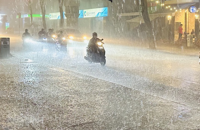 Từ đêm nay, miền Bắc mưa to, nhiệt độ giảm nhẹ- Ảnh 1. Từ đêm nay, miền Bắc mưa to, nhiệt độ giảm nhẹ- Ảnh 1.