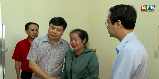 Bà ngoại bé 5 tuổi tử vong: Lâu nay trường không có thủ tục ký tá gì khi giao nhận trẻ cho xe đưa đón- Ảnh 2. Bà ngoại bé 5 tuổi tử vong: Lâu nay trường không có thủ tục ký tá gì khi giao nhận trẻ cho xe đưa đón- Ảnh 2.