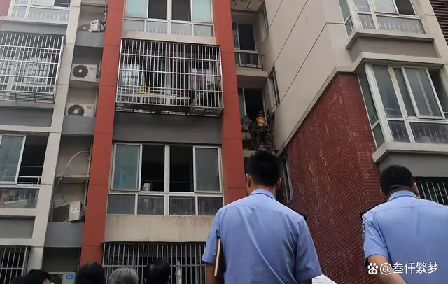Đang cãi nhau, chồng nổi điên ôm vợ nhảy từ tầng 16 xuống đất tử vong: Lý do ai nghe cũng bàng hoàng- Ảnh 3. Đang cãi nhau, chồng nổi điên ôm vợ nhảy từ tầng 16 xuống đất tử vong: Lý do ai nghe cũng bàng hoàng- Ảnh 3.