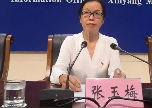 Cuộc sống xa hoa của quan bà Trung Quốc: Chỉ uống Mao Đài, có 98 tình nhân, đặc biệt mê người mẫu Âu-Mỹ- Ảnh 2. Cuộc sống xa hoa của quan bà Trung Quốc: Chỉ uống Mao Đài, có 98 tình nhân, đặc biệt mê người mẫu Âu-Mỹ- Ảnh 2.