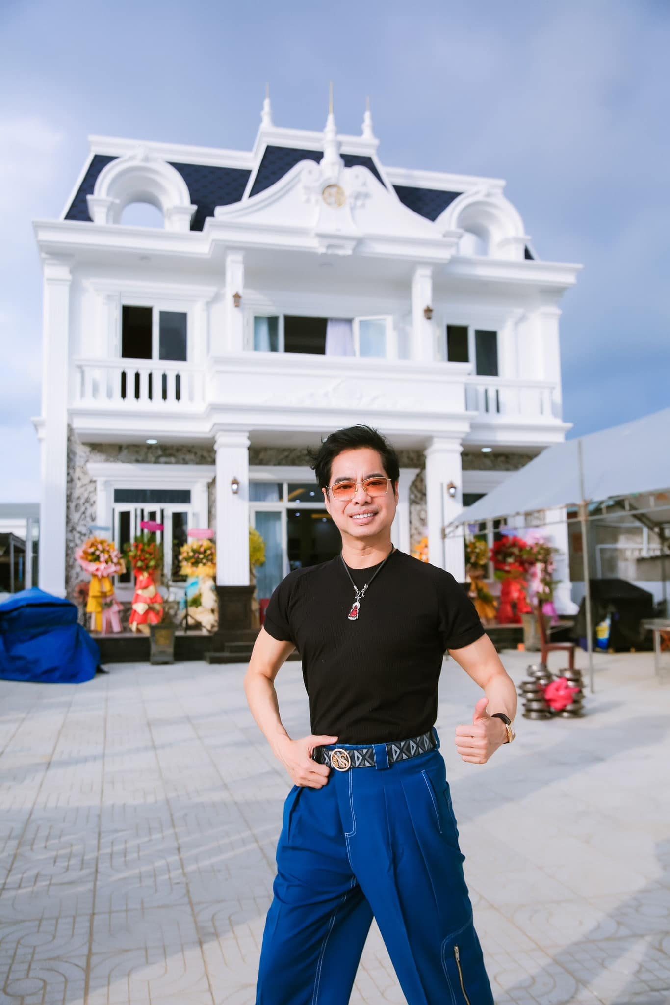 Tuổi xế chiều của nam danh ca gây sốc vì tự phong 