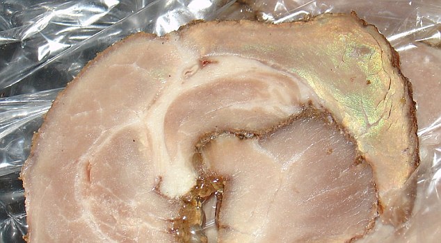 Thái thịt bò thấy ánh cầu vồng, nhiều người sợ “độc” nên vứt đi: Sự thật thế nào?- Ảnh 4. Thái thịt bò thấy ánh cầu vồng, nhiều người sợ “độc” nên vứt đi: Sự thật thế nào?- Ảnh 4.