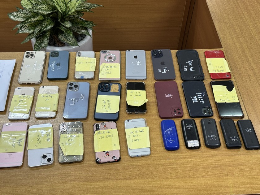 Thủ đoạn xóa dấu vết tinh vi của ông trùm đường dây môi giới 300 gái mại dâm Thủ đoạn xóa dấu vết tinh vi của ông trùm đường dây môi giới 300 gái mại dâm