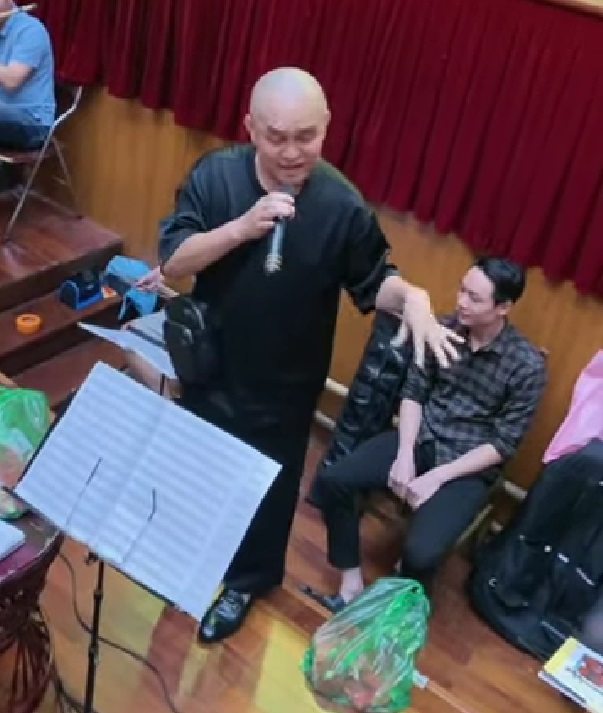 Sau 8 năm về hưu, Xuân Hinh tuổi U70 về lại nơi công tác cũ: Sau 8 năm về hưu, Xuân Hinh tuổi U70 về lại nơi công tác cũ: