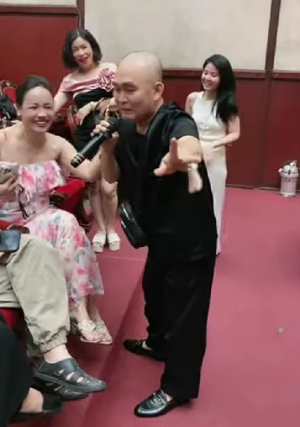 Sau 8 năm về hưu, Xuân Hinh tuổi U70 về lại nơi công tác cũ: Sau 8 năm về hưu, Xuân Hinh tuổi U70 về lại nơi công tác cũ: