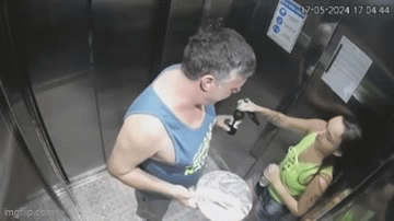 Được bạn gái hôn âu yếm trong thang máy, người đàn ông không ngờ bản thân chuẩn bị bước vào 'cửa tử'- Ảnh 2. Được bạn gái hôn âu yếm trong thang máy, người đàn ông không ngờ bản thân chuẩn bị bước vào 'cửa tử'- Ảnh 2.