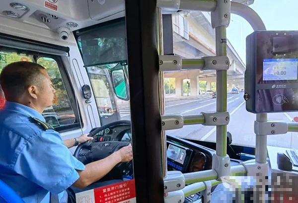 Thường trực Ủy ban Quốc phòng An ninh nói về thiết bị chống bỏ quên trẻ em trên xe: 2 'hình mẫu' đáng nể- Ảnh 2. Thường trực Ủy ban Quốc phòng An ninh nói về thiết bị chống bỏ quên trẻ em trên xe: 2 'hình mẫu' đáng nể- Ảnh 2.