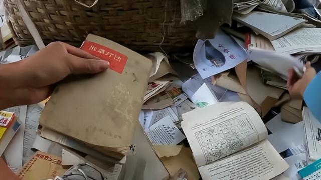 Bí mật quân sự Trung Quốc đem bán phế liệu: Ông lão chi hơn 20.000 VNĐ mua đọc, giật mình liền hành động- Ảnh 1. Bí mật quân sự Trung Quốc đem bán phế liệu: Ông lão chi hơn 20.000 VNĐ mua đọc, giật mình liền hành động- Ảnh 1.